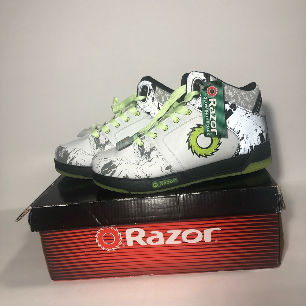 Razor glow in the dark kids shoes